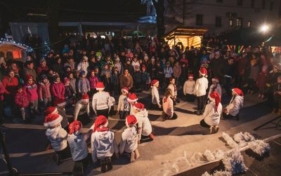 PRAVLJIČNO DEŽELO OBOGATILI TUDI NAŠI UČENCI IN OTROCI VRTCA