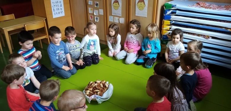 POMLAD PRI JEŽKIH