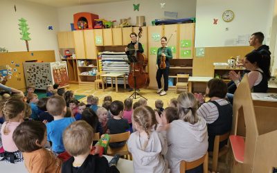 VIOLINA IN KONTRABAS NA OBISKU