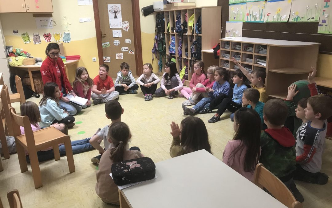 Prvošolci smo spoznavali kamnine in fosile
